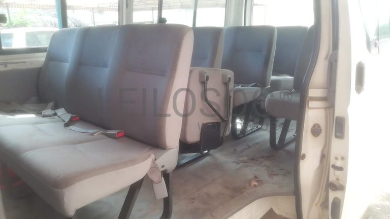 Minibus  de marca Toyota Hiace ·