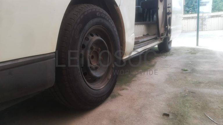 Minibus  de marca Toyota Hiace ·