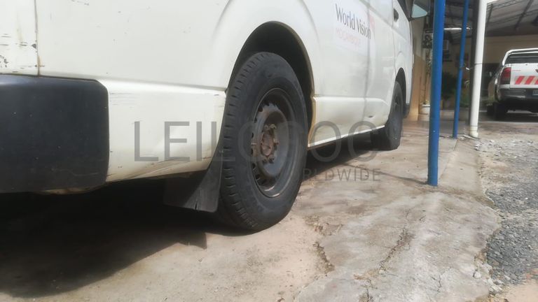 Minibus  de marca Toyota Hiace ·