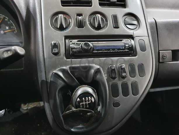 Mercedes-Benz Vito 2.2 · Ano 2002