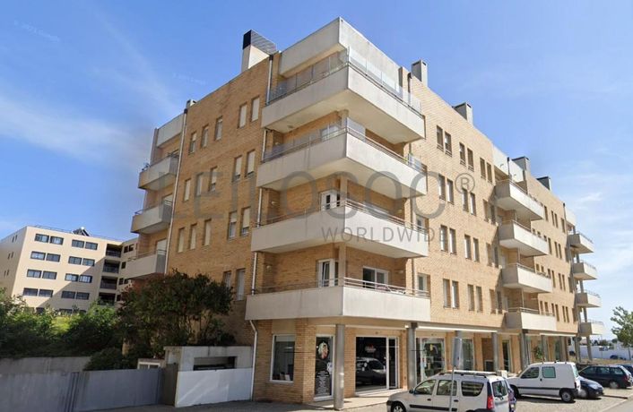 Apartamento T3 com Garagem  · Vila Nova de Gaia