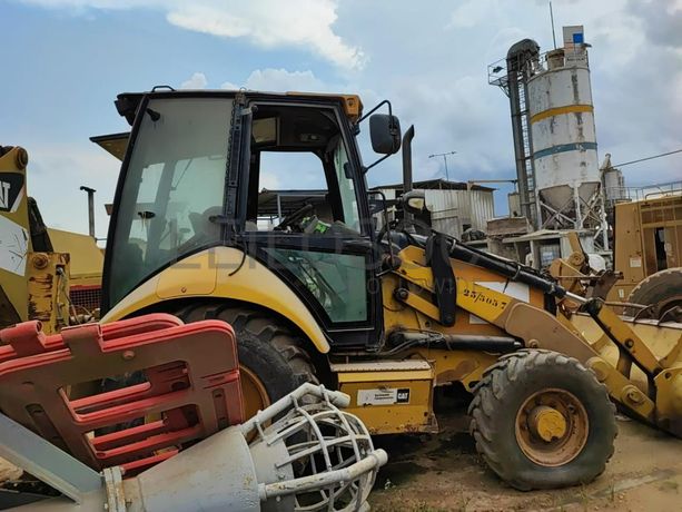 Retroescavadora KOMATSU WB93R-5 · CABINDA