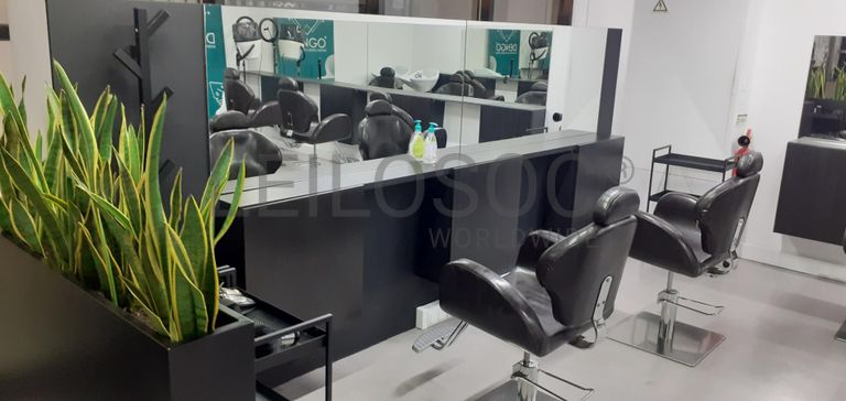 Stock de cabelo, perucas, linhas e tintas de cabelo · Mobiliário · Equipamentos · Indústria de Cabeleireiros