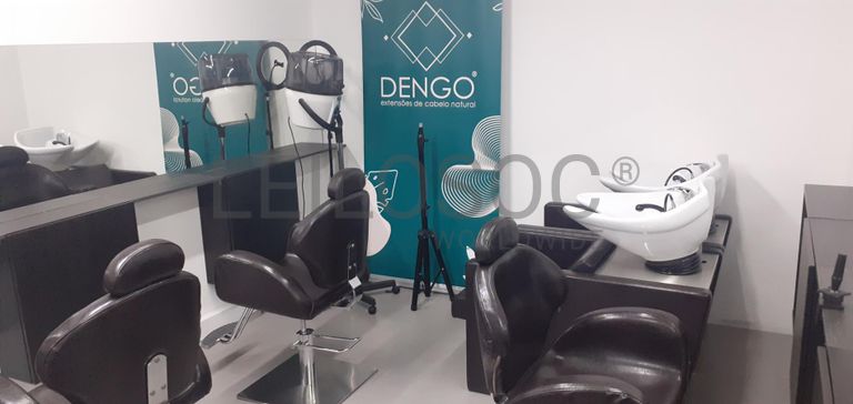 Stock de cabelo, perucas, linhas e tintas de cabelo · Mobiliário · Equipamentos · Indústria de Cabeleireiros