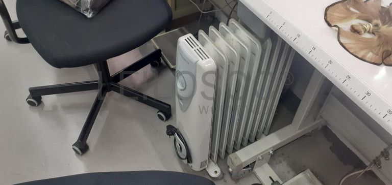 Stock de cabelo, perucas, linhas e tintas de cabelo · Mobiliário · Equipamentos · Indústria de Cabeleireiros