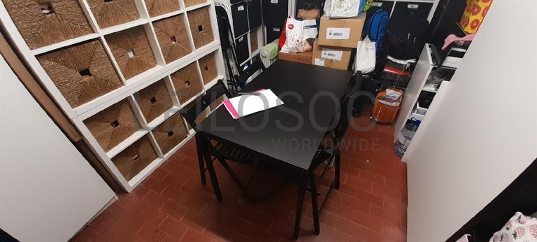 Stock de cabelo, perucas, linhas e tintas de cabelo · Mobiliário · Equipamentos · Indústria de Cabeleireiros