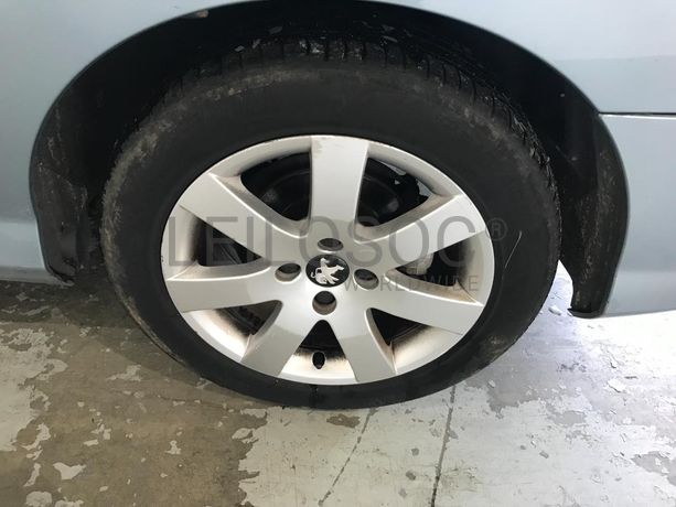 Peugeot 308 1.6 HDI · Ano 2013