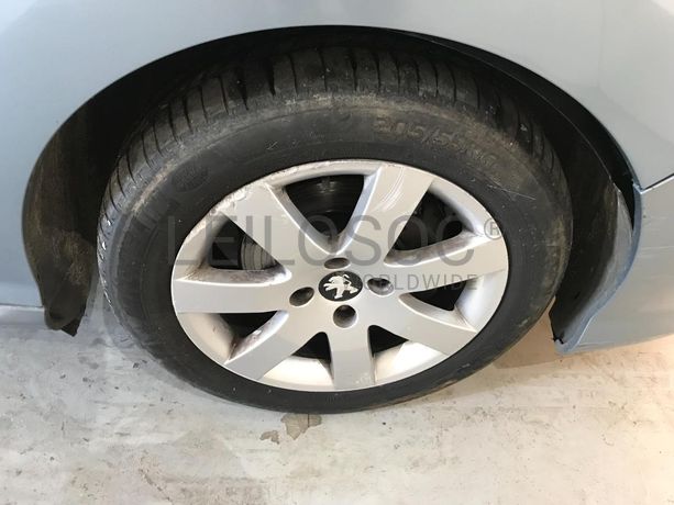 Peugeot 308 1.6 HDI · Ano 2013