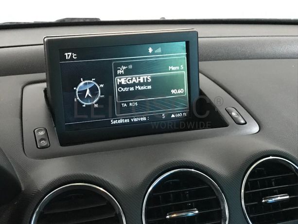 Peugeot 308 1.6 HDI · Ano 2013