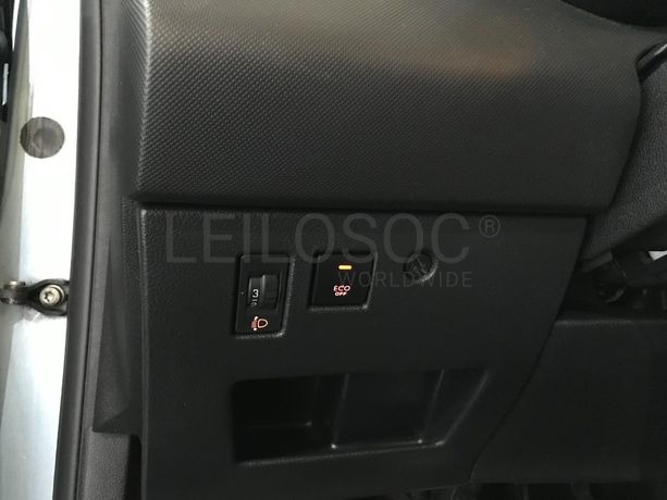 Peugeot 308 1.6 HDI · Ano 2013