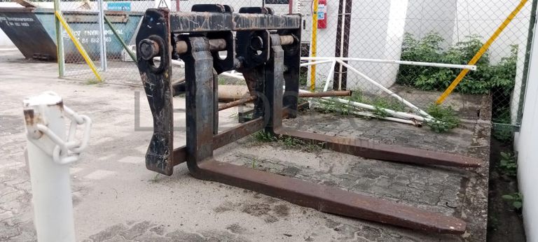 Empilhador Telescópico  MANITOU MHT 10210 ·