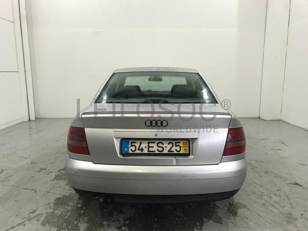 Audi A4 1.9 TDI · Ano 2000