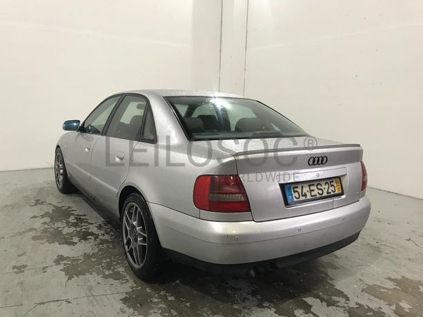 Audi A4 1.9 TDI · Ano 2000