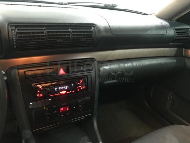Audi A4 1.9 TDI · Ano 2000