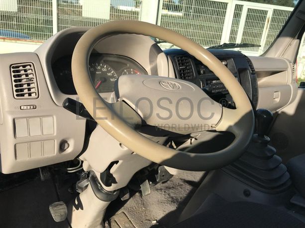 Toyota Dyna 2.5 D4D · Ano 2005