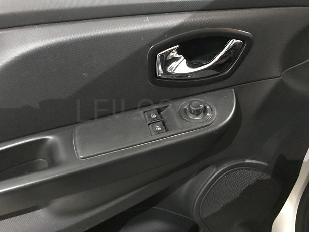 Renault Clio 1.5 DCI · Ano 2014