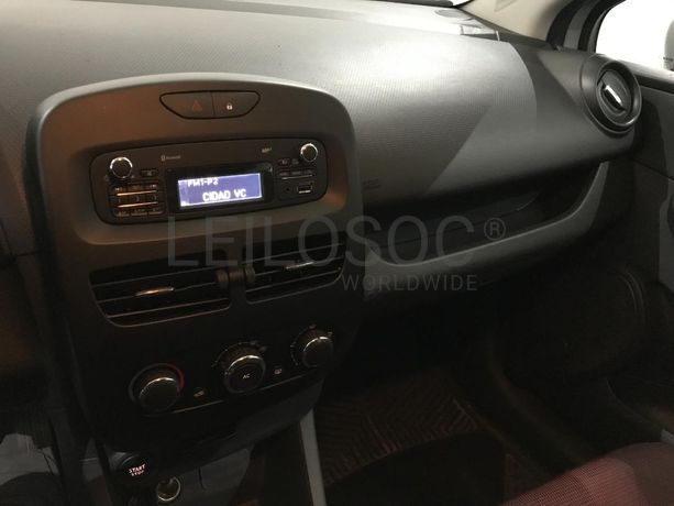 Renault Clio 1.5 DCI · Ano 2014