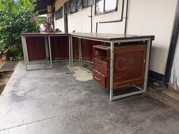 Mobiliário de escritório ·