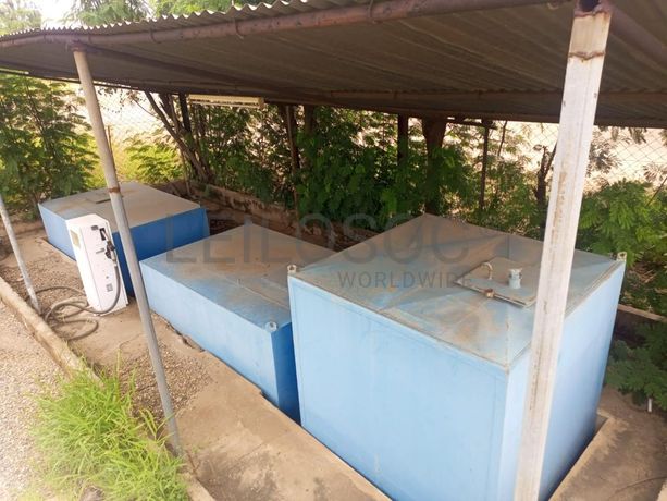 Tanques de combustível e Bomba de abastecimento de combustível · 