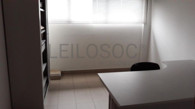 Ferramentas · Maquinaria · Existências · Equipamentos de escritório