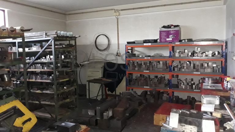 Ferramentas · Maquinaria · Existências · Equipamentos de escritório