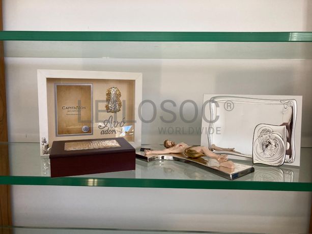 Bibelot e crucifixo + Placa para gravar + Moldura + Caixa