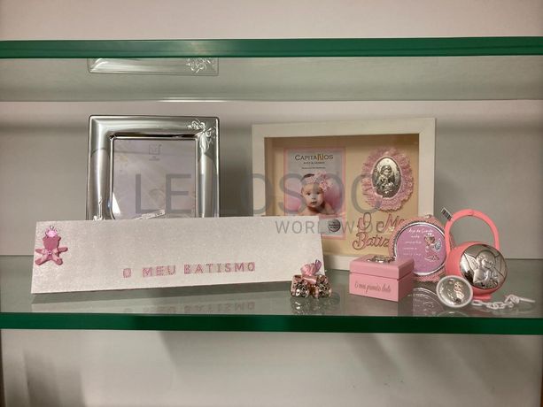 Molduras de Bebé + Medalha de Berço + Caixa para dente + Porta-chupetas + Sapatinhos de Bebé + Caixa de batismo sem vela