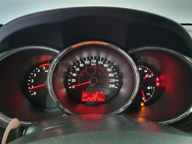 Kia Sorento 2.2 CRDI · Ano 2013