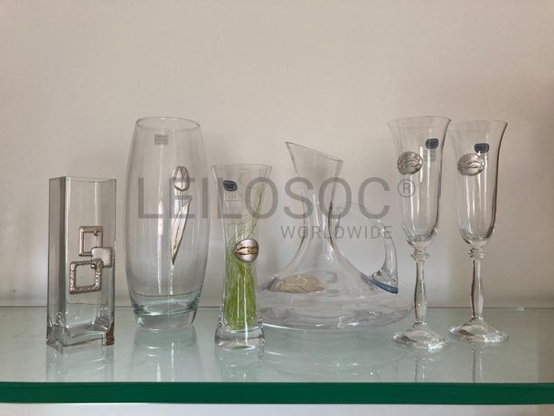 Garrafas e copos de cristal