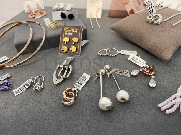 Brincos em prata e outros materiais