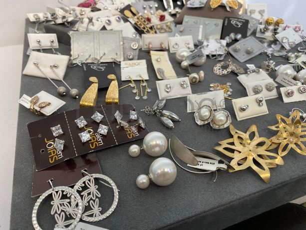 Brincos em prata e outros materiais