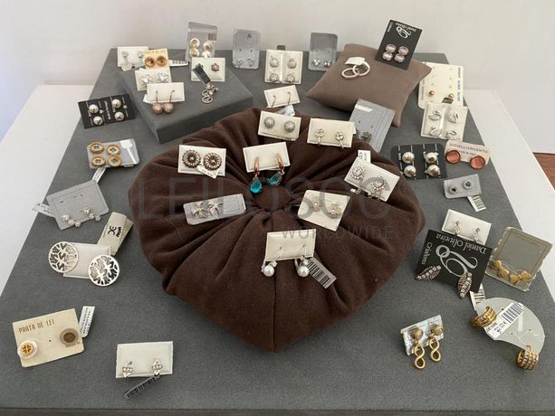 Brincos em prata e outros materiais