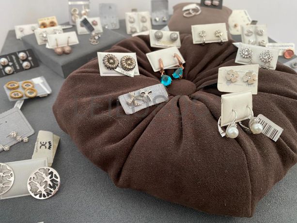 Brincos em prata e outros materiais