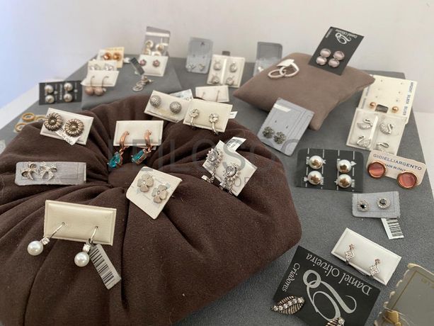 Brincos em prata e outros materiais