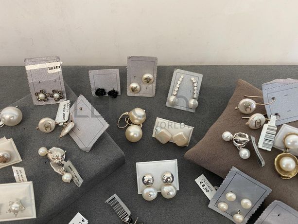 Brincos em prata e outros materiais