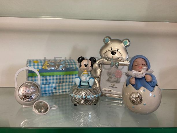Moldura de Bebé + Porta-chupetas + Caixas de Música + Baú
