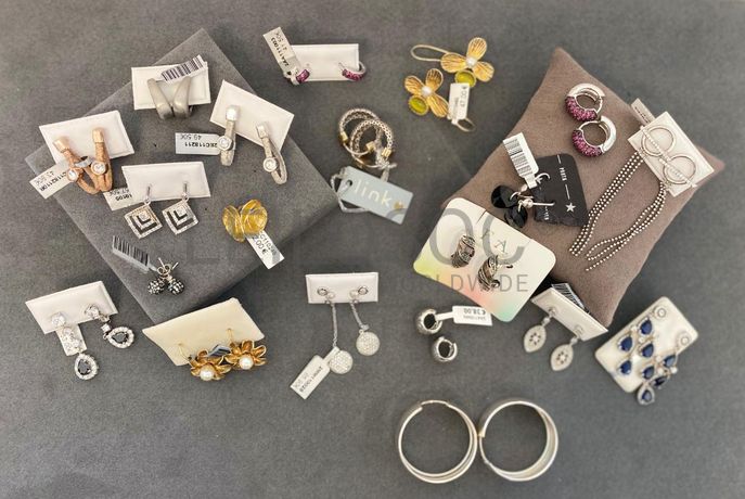 Brincos em prata e outros materiais