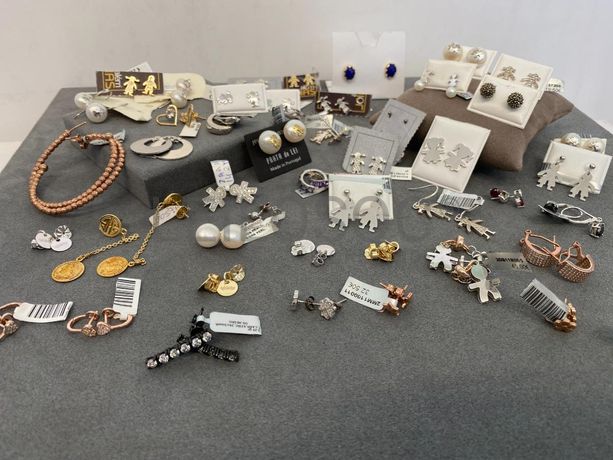 Brincos em prata e outros materiais