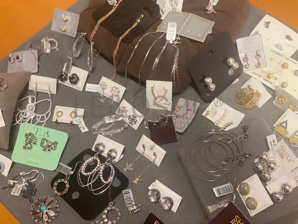 Brincos em prata e outros materiais