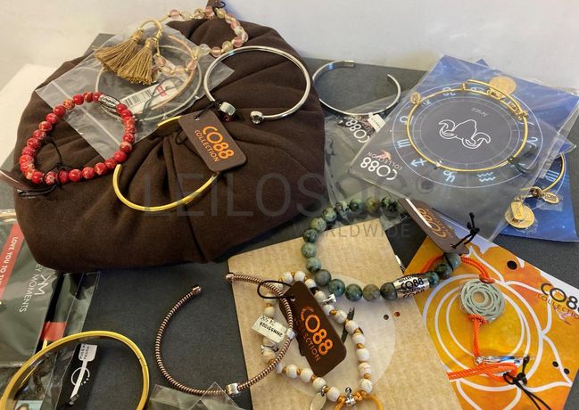 Pulseiras em prata e outros materiais
