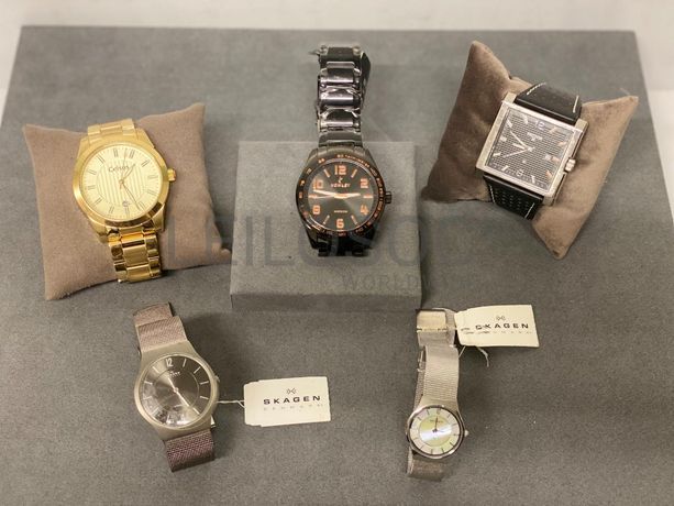 Relógios de diversas marcas e materiais