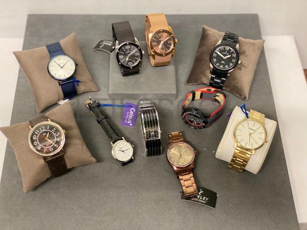 Relógios de diversas marcas e materiais