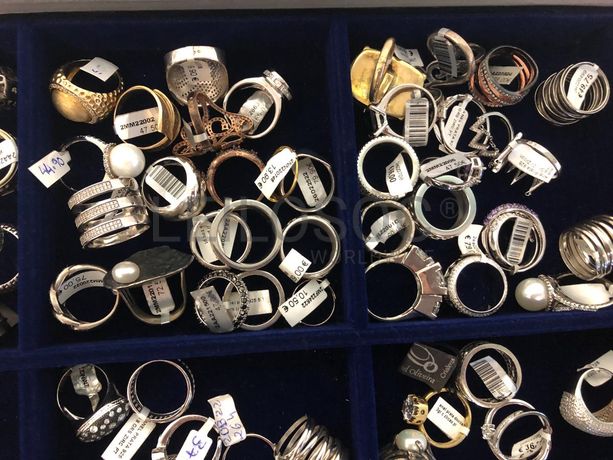 Anéis em prata e outros materiais