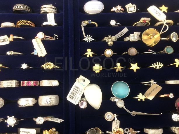 Anéis em prata e outros materiais