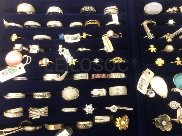 Anéis em prata e outros materiais