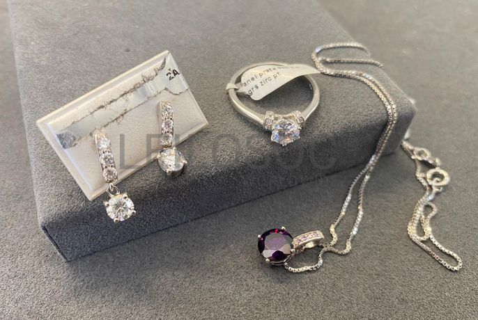 Par de brincos + Anel em prata + Colar em Prata