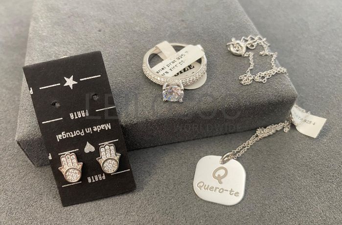 Par de brincos + Anel em prata + Colar em Prata