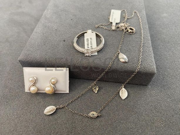 Par de brincos + Anel em prata + Colar em Prata