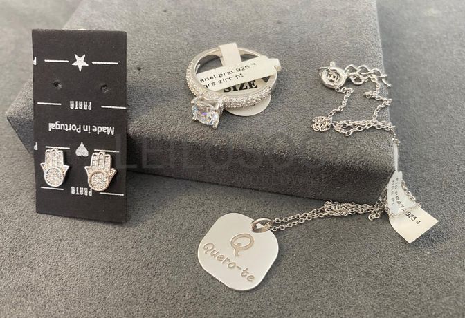 Par de brincos + Anel em prata + Colar em Prata