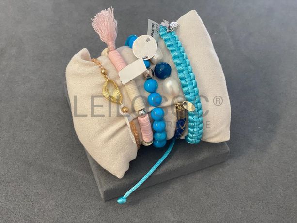 Pulseiras em prata e outros materiais